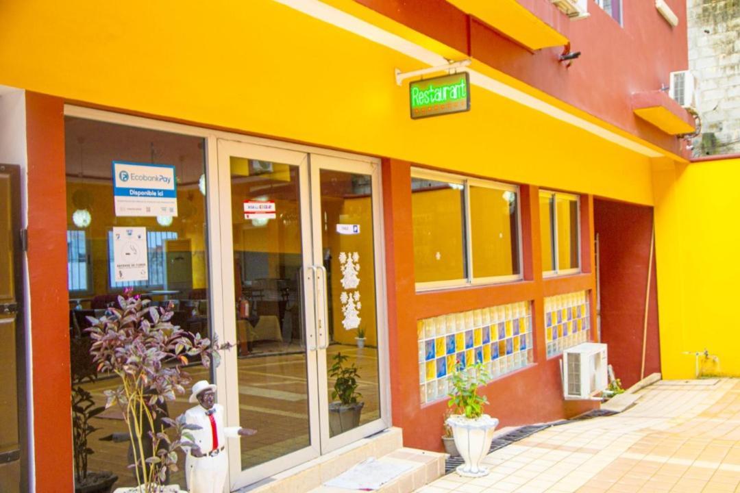 Cypa Hotel Абиджан Екстериор снимка