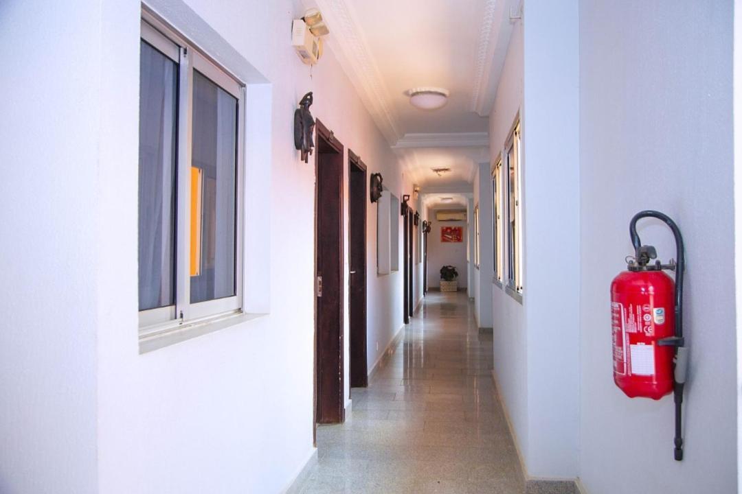Cypa Hotel Абиджан Екстериор снимка