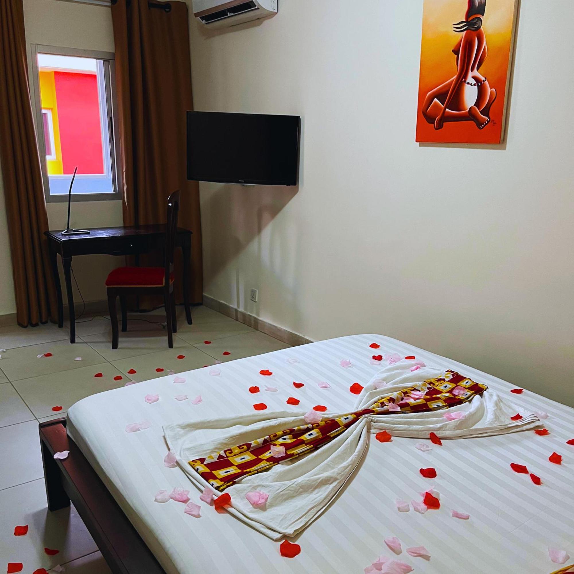 Cypa Hotel Абиджан Екстериор снимка