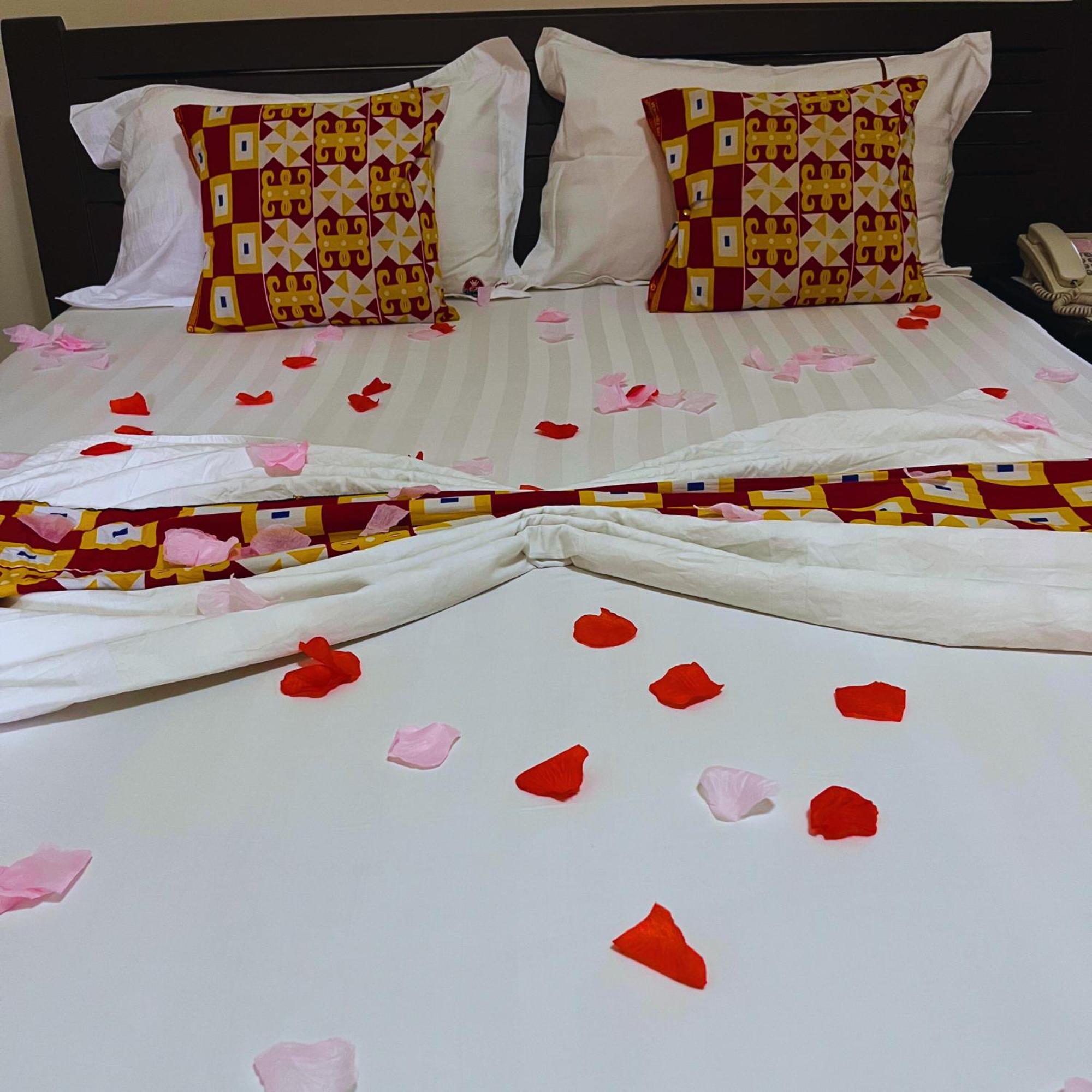 Cypa Hotel Абиджан Екстериор снимка