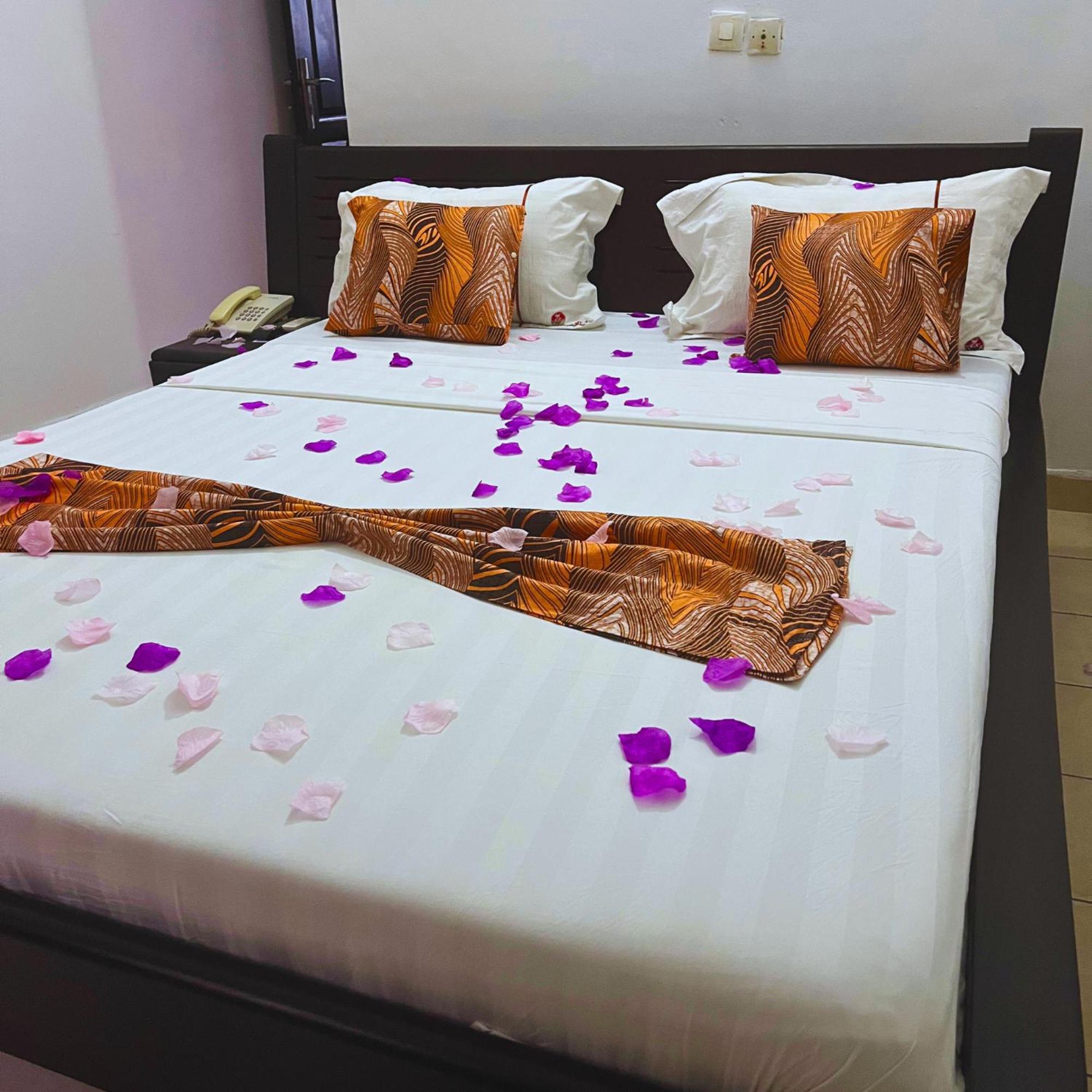 Cypa Hotel Абиджан Екстериор снимка
