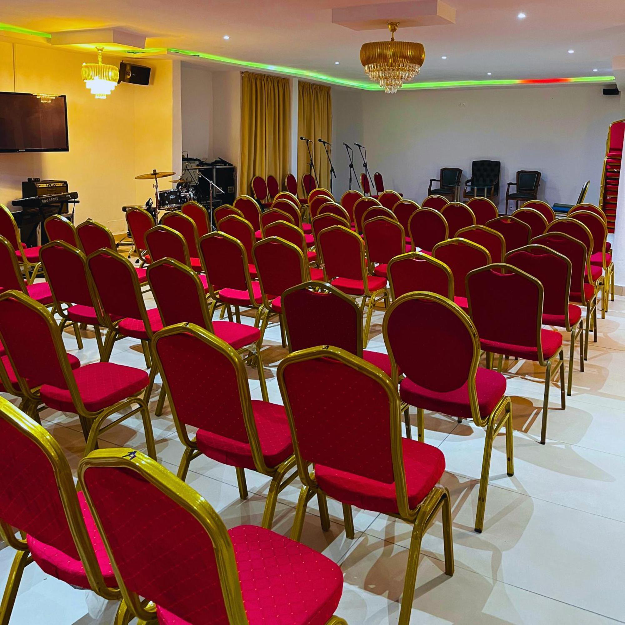 Cypa Hotel Абиджан Екстериор снимка